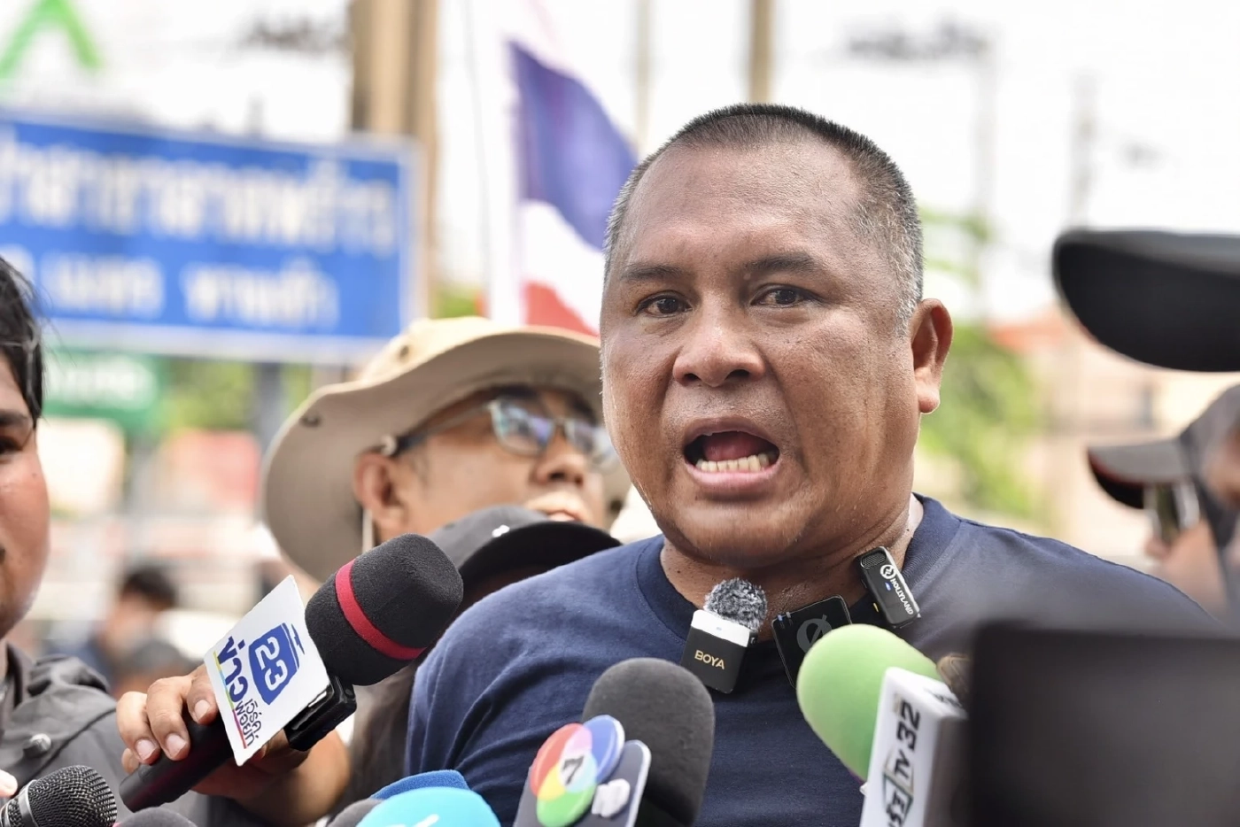 ม็อบ คปท.ลุยหน้าสถานทูตกัมพูชา ประณามไม่เป็นเพื่อนบ้านที่ดี