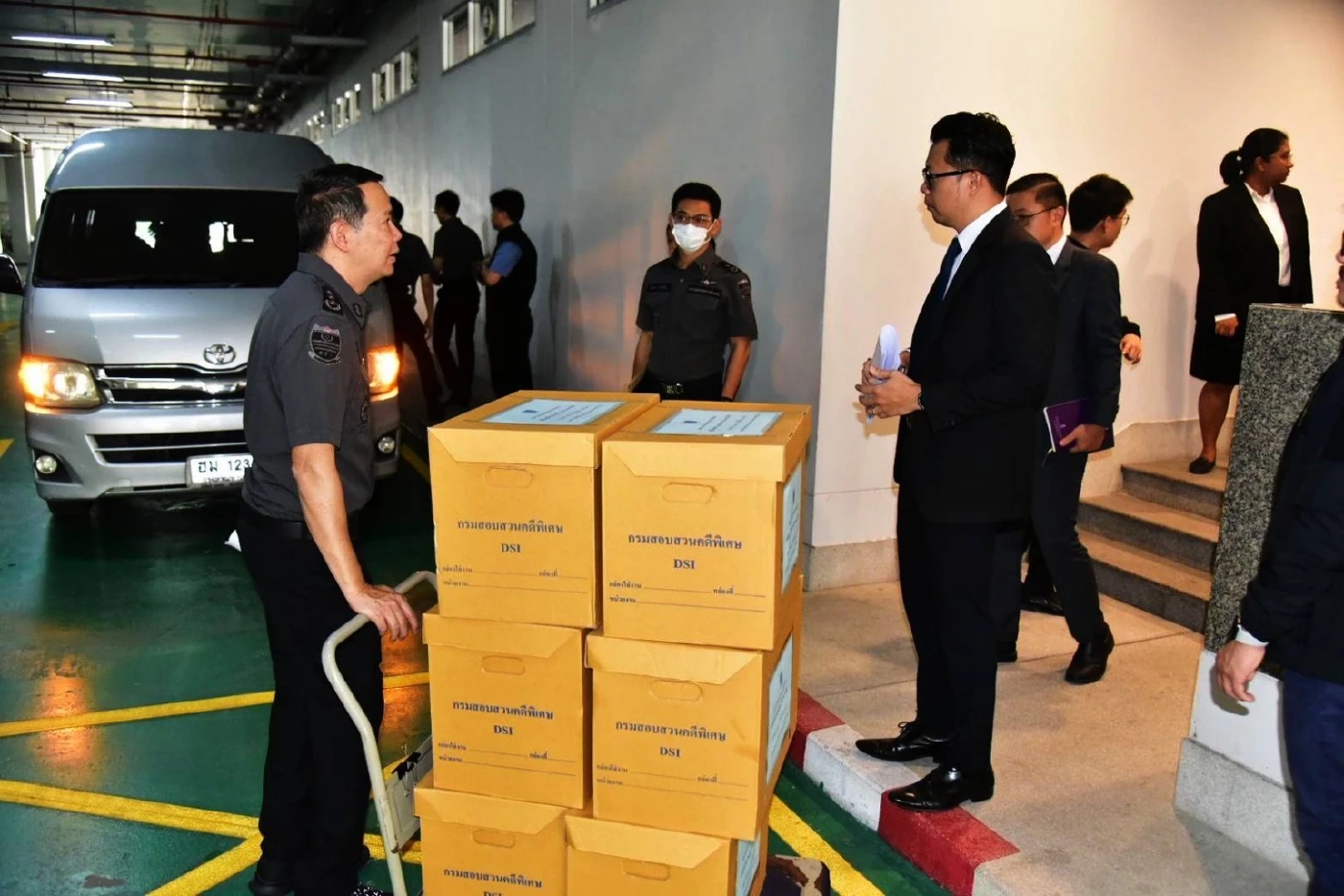 "ดีเอสไอ" ส่งสำนวน 31,224 แผ่น คดี "ฮั้วสร้างตึก สตง." ให้ ป.ป.ช. พบเจ้าหน้าที่รัฐพัวพันทุจริต