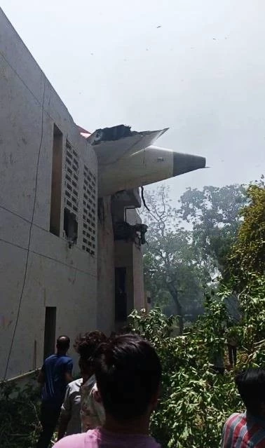 ขนลุกซู่! "เจมส์ เรืองศักดิ์" เผย ผู้รอดชีวิต "เครื่องบินอินเดียตก" นั่งเลขที่เดียวกับผม