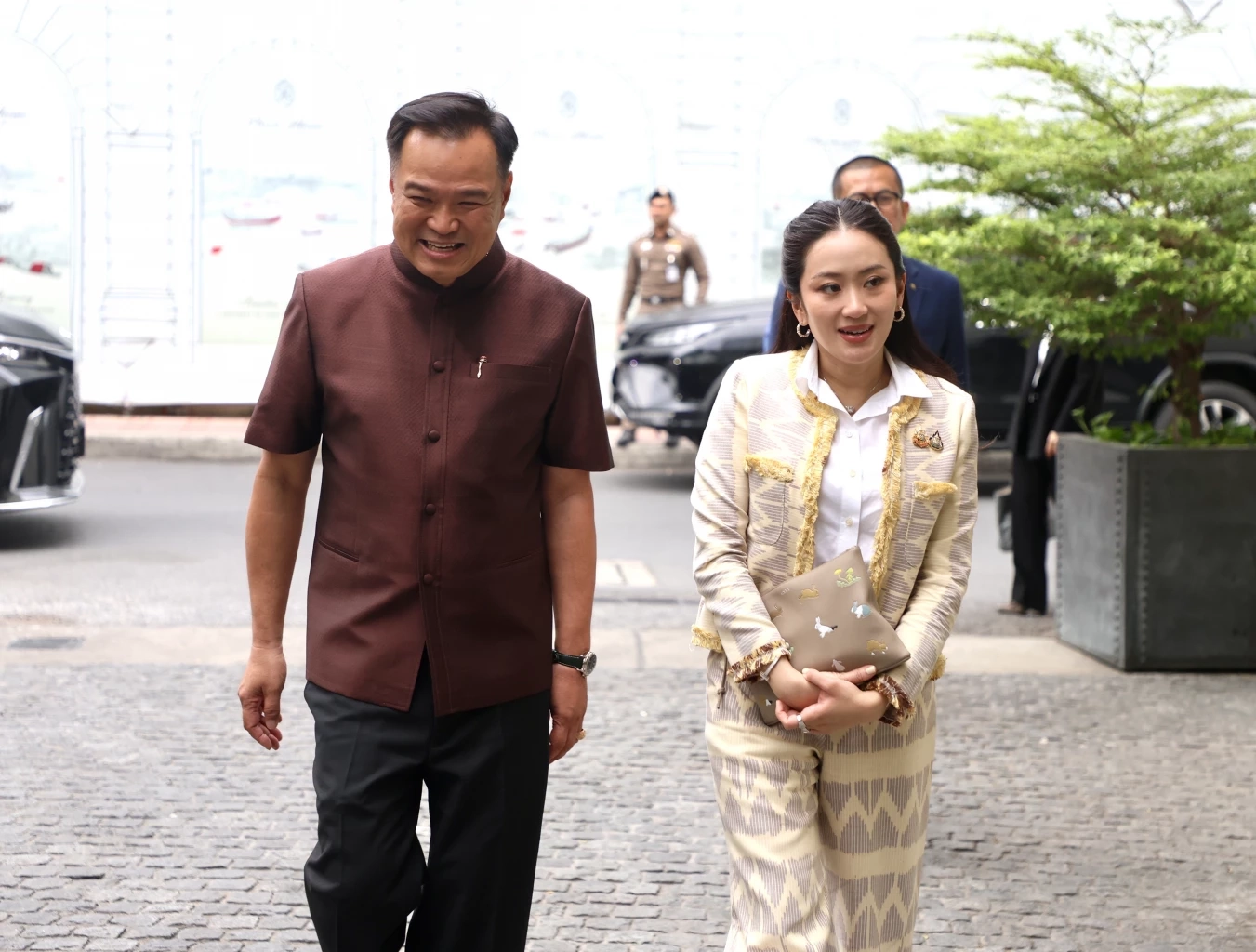 นายอนุทิน - น.ส.แพทองธาร