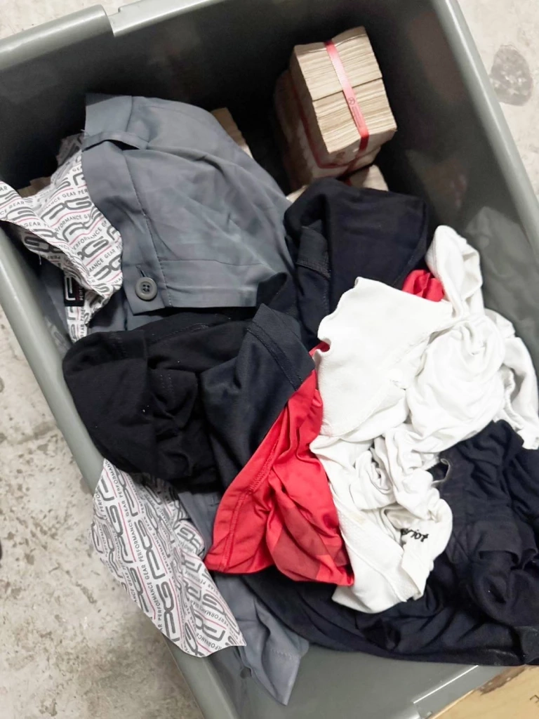 อึ้งเจอ "เงินสดๆ 12 ล้านบาท" ถูกวางไว้จุดทิ้งขยะคอนโด พร้อมซองจดหมาย "กสทช." ระบุชื่อ  "บุคคลนี้"