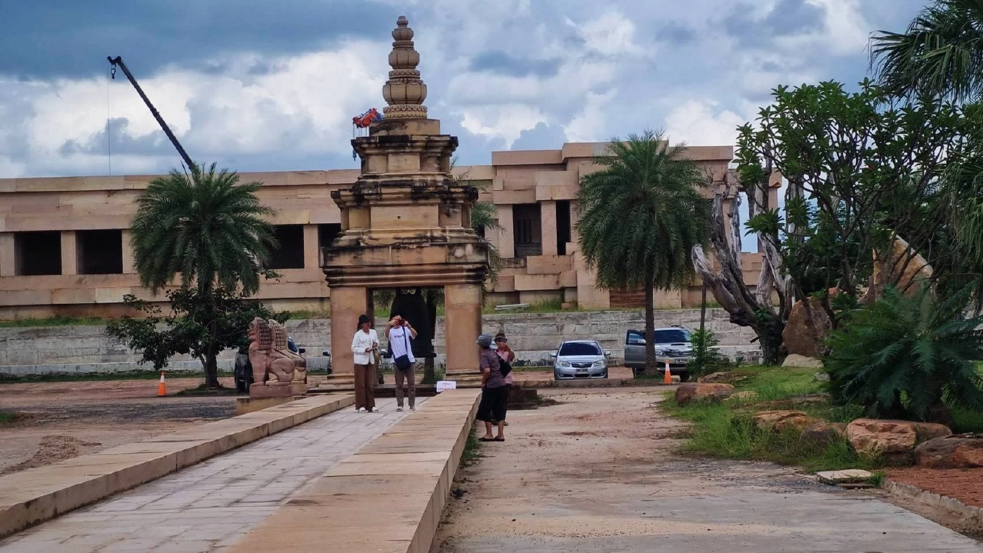 ไวยาวัจกร "วัดภูม่านฟ้า" โต้ ไม่ได้สร้างเลียนแบบ "นครวัด" รมว.วัฒนธรรมฯ กัมพูชา เคยตรวจสอบแล้วชี้ "ไม่ได้เลียนแบบ"