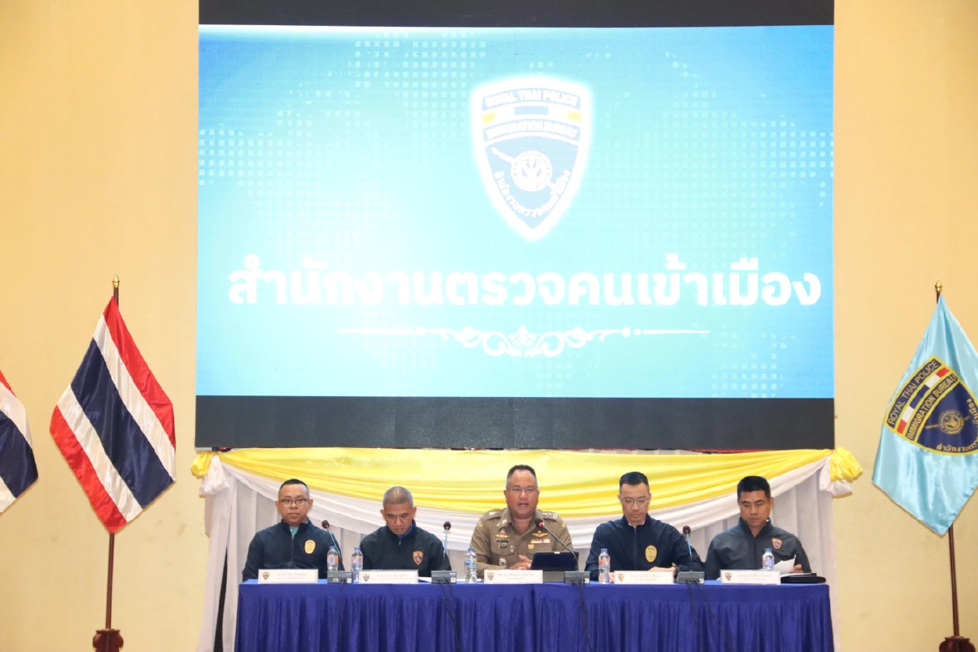 สตม.โชว์ผลงาน จับจีนคดีขโมยเงิน 339 ล้านหยวน - จับแก๊งคอลฯไต้หวัน