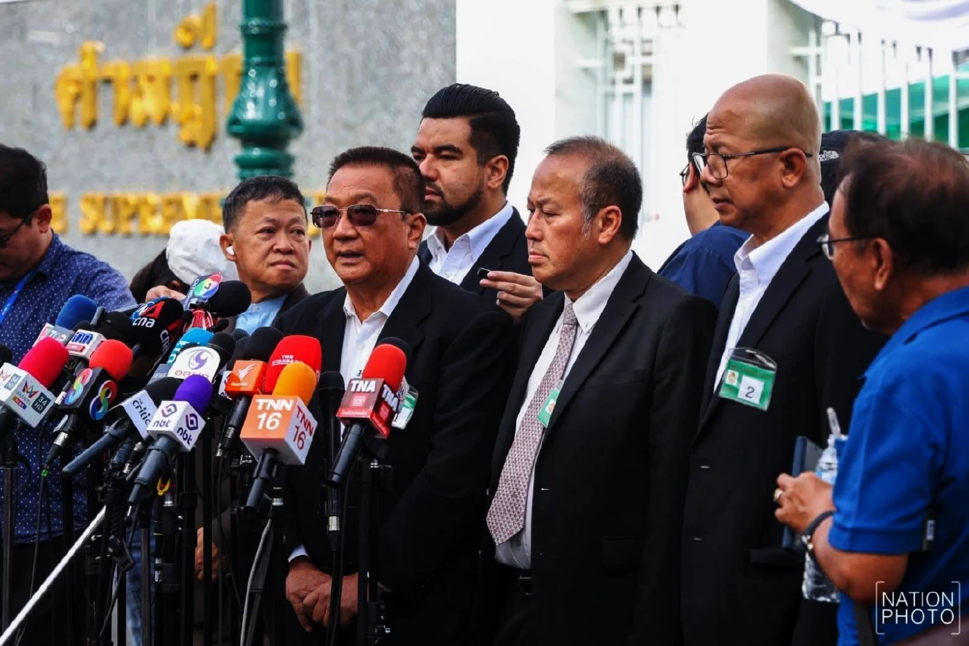 \"ชาญชัย - ทนายนกเขา - หมอตุลย์\" ร่วมสังเกตการณ์ไต่สวนคดี \"ทักษิณชั้น 14\"