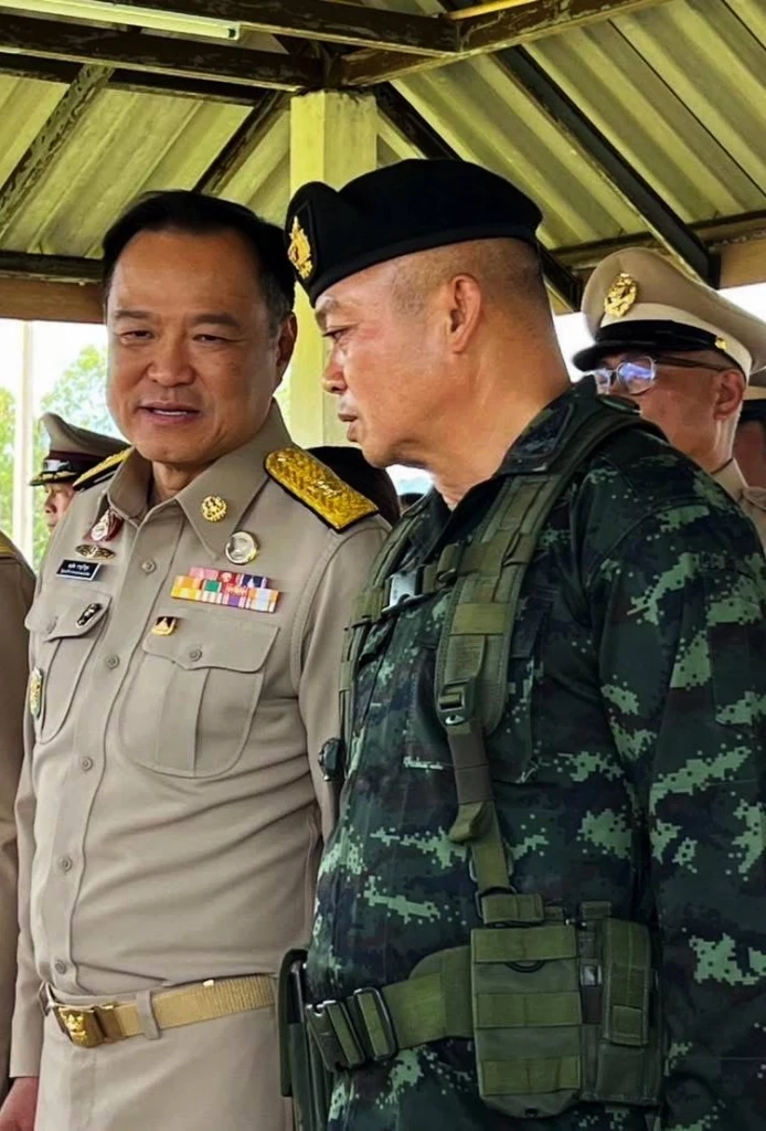 มีนัยยะ! “อนุทิน” โพสต์ภาพถ่ายคู่ "แม่ทัพภาคที่ 2" พร้อมติดแฮชแท็ก "ทหารของพระราชา"