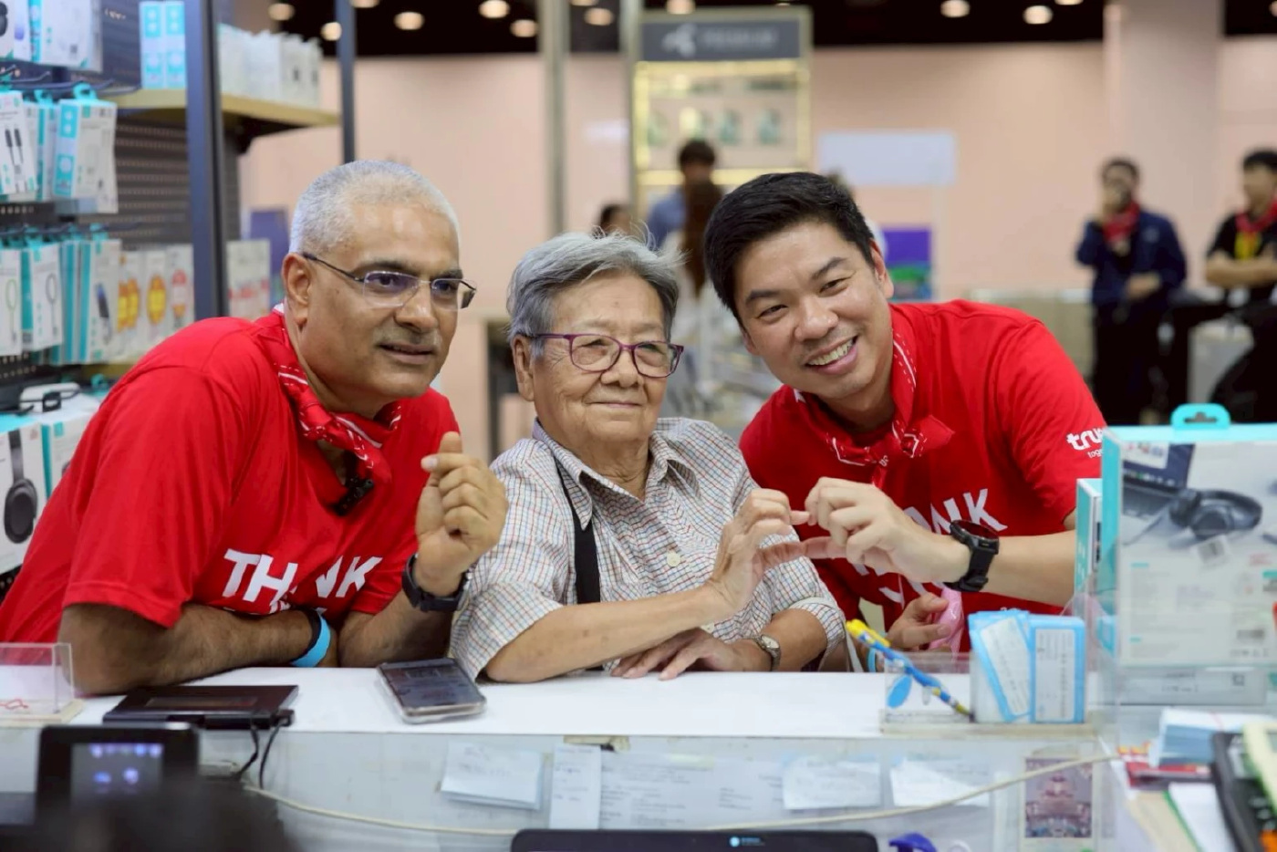 ทรูรวมพนักงานกว่า 1,400 คน ทั่วประเทศ ลงพื้นที่รับฟังลูกค้า ยกระดับบริการ พร้อมมอบสิทธิพิเศษจัดเต็ม