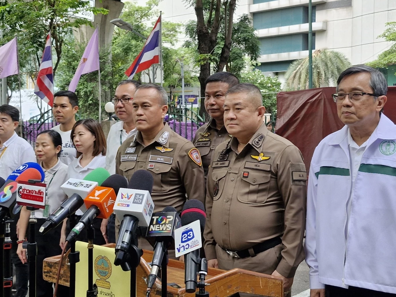 คาด เย็นนี้ผู้ชุมนุมทะลุ 10,000 คน ตรวจจุดคัดกรองพบมีด-คัตเตอร์