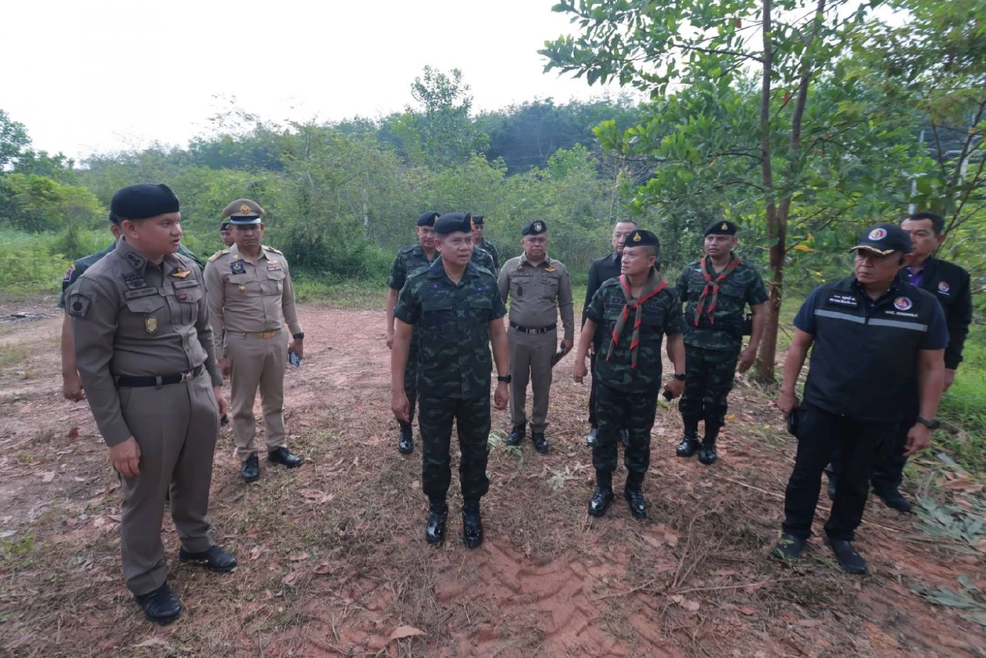 "มทภ.4" ลงพื้นที่ตรวจสอบ "โดรน" ต้องสงสัยฝังดิน คาดเตรียม "ก่อเหตุ-ขนสิ่งผิดกฎหมาย"