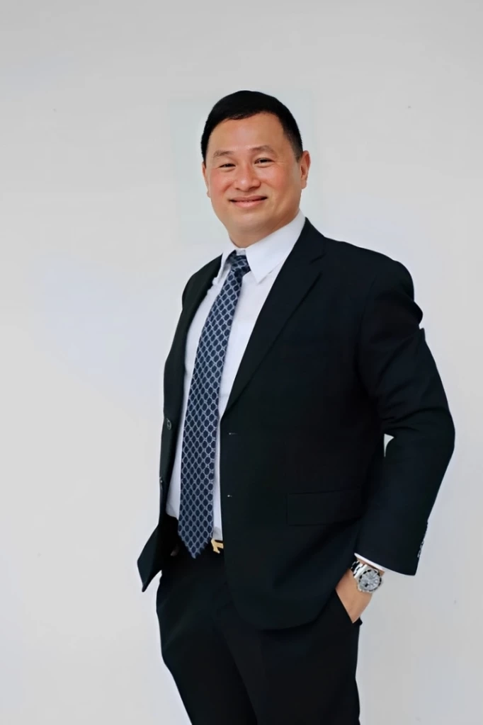 ดร.หิมาลัย ผิวพรรรณ หรือ เสธ หิ แกนนำพรรครวมไทยสร้างชาติ