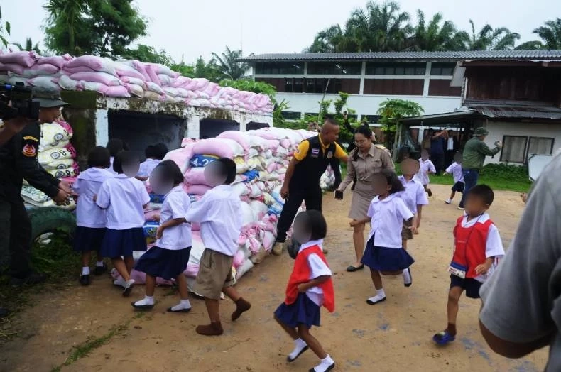 "ภูมิธรรม" ชี้ "มทภ.2" ชงปิด "ปราสาทตาเมือนธม"  ได้หากสถานการณ์ตึงเครียด