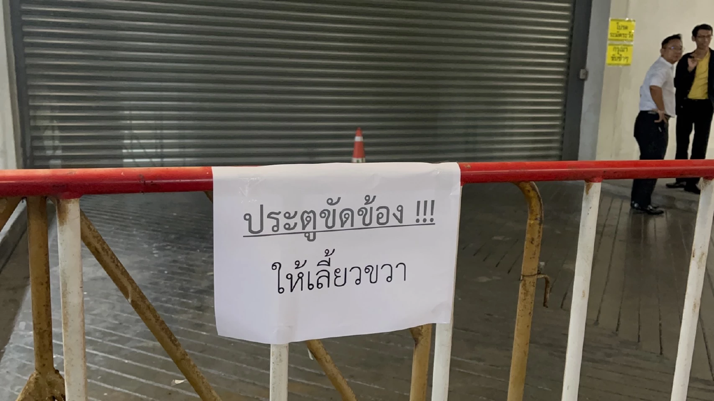 ประตูเหล็กลานจอดรถ รัฐสภาหมื่นล้านร่วง เผยสาเหตุสุดอึ้ง!