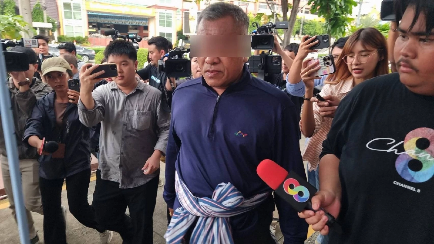 "ทวีวัฒน์" เจ้าของ "เงิน 12 ล้าน" มาตามนัด หอบหลักฐานเข้าพบตำรวจ