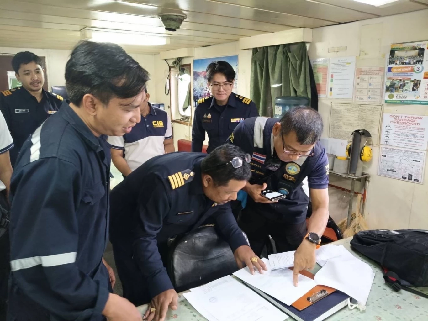 ตรวจสอบเรือบรรทุกน้ำมันส่งกัมพูชา จอดทอดสมอใกล้ทะเลเกาะกูด