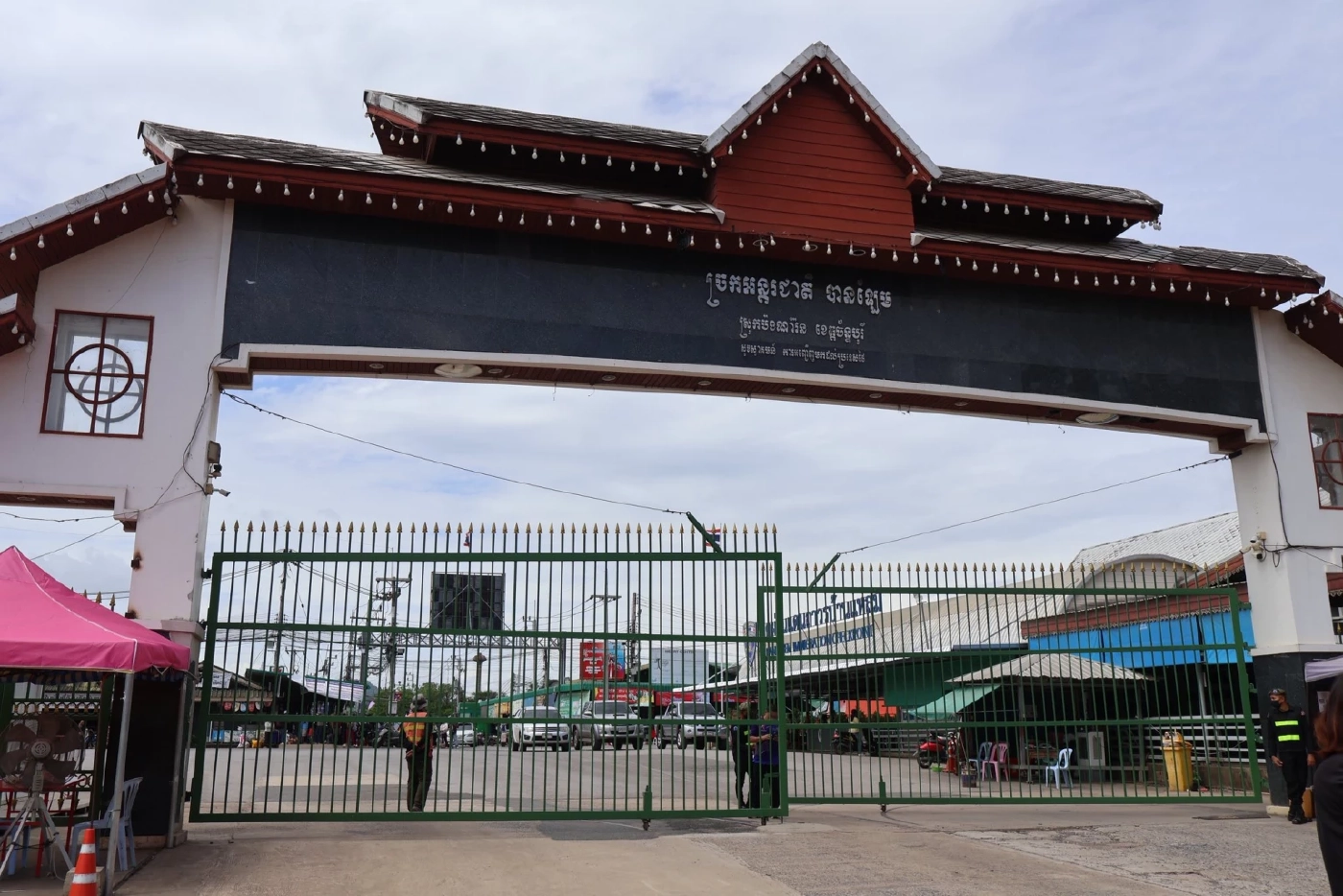 ประท้วง "กัมพูชา" บินโดรนล้ำ "แดนไทย" ผู้ว่าฯจันทบุรี ส่งตัวแทนยื่นหนังสือถึง ผู้ว่าฯพระตะบอง