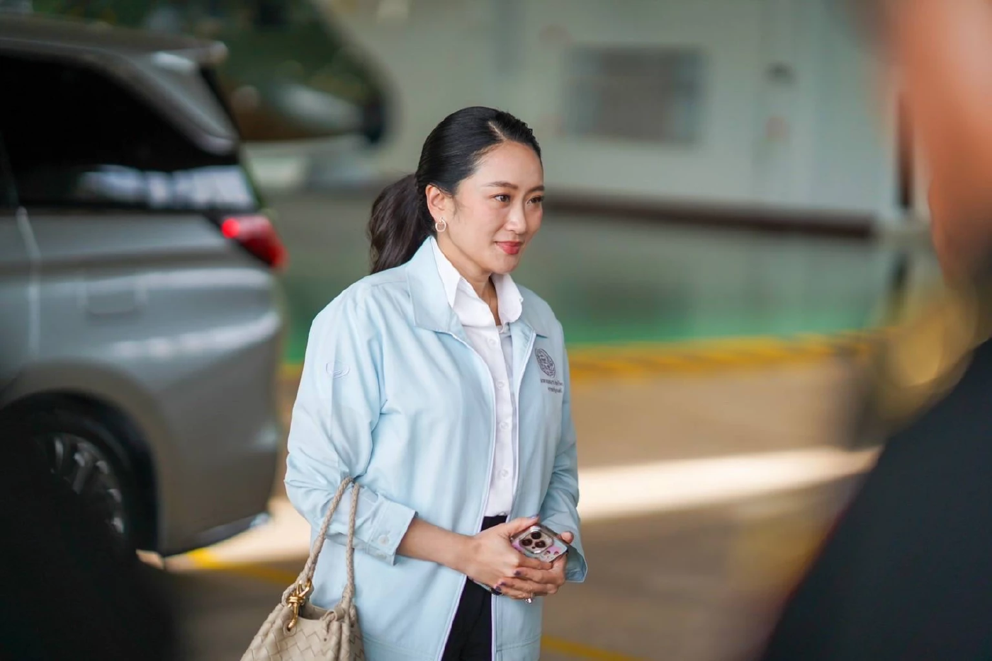 เทคออฟ! \"นายกฯอิ๊งค์\" บิน อุบลฯ พบ \"แม่ทัพภาคที่ 2\" มอบสิ่งของบำรุงขวัญกำลังใจ