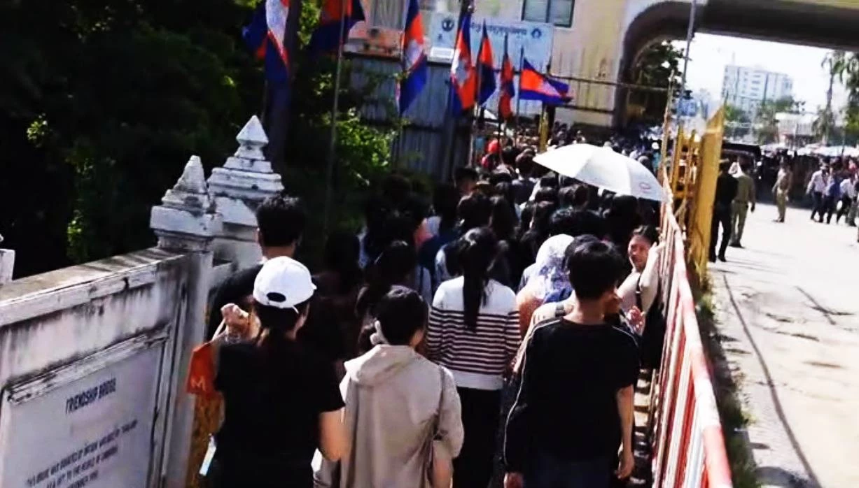 ดัดหลัง ฮุน เซน ! \"ผบ.กองกำลังบูรพา\" ตอบโต้สั่งห้าม \"คนไทย\" ข้ามไปทำงาน \"บ่อนกาสิโน-ออนไลน์\"