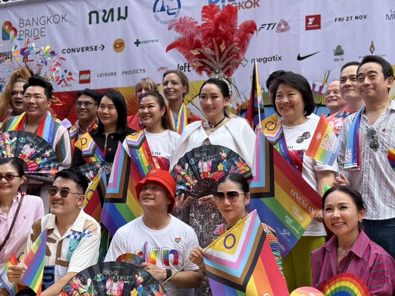 "นายกฯอิ๊งค์" ร่วมเดินขบวนสีรุ้งสุดยิ่งใหญ่กลางสยาม