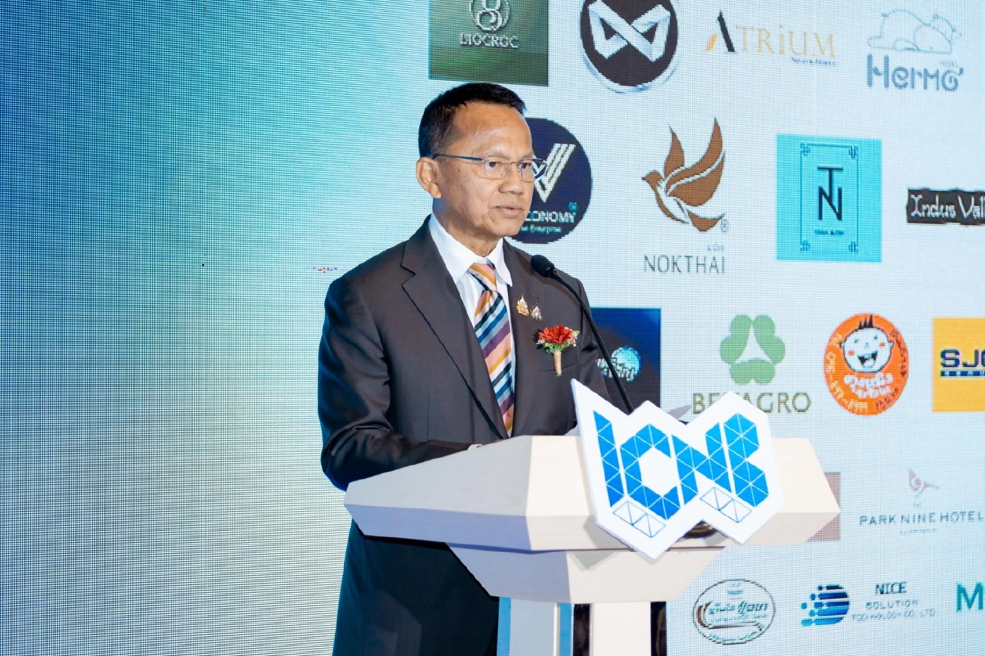 สมศักดิ์ เทพสุทิน  รมว.สาธารณสุข 