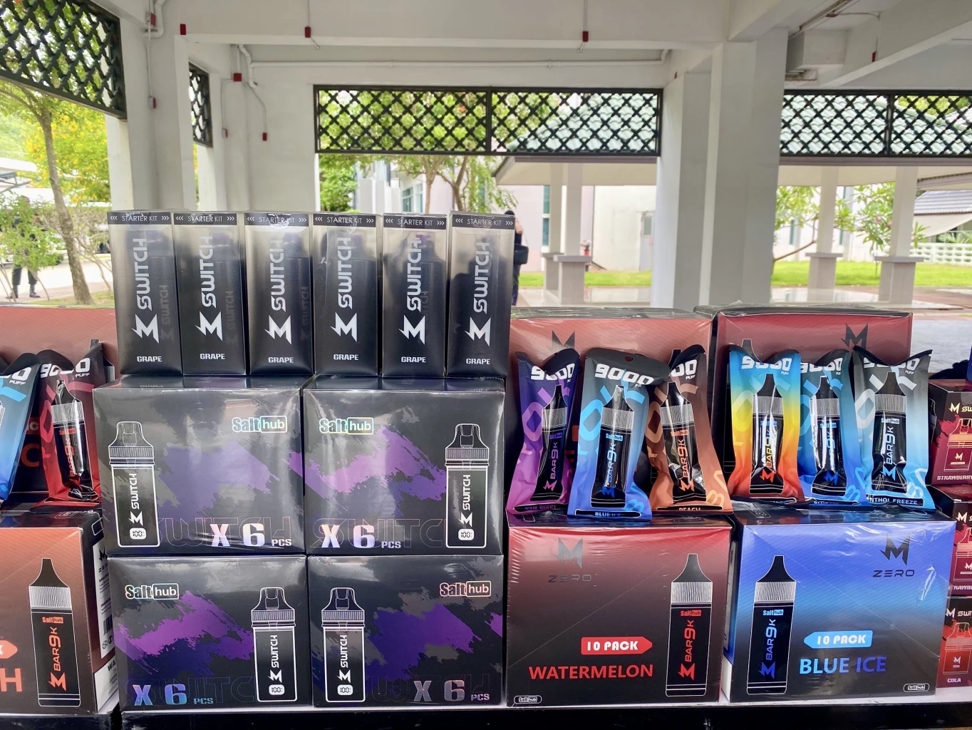 กรมศุลฯภ.4  ตรวจขนส่ง หาดใหญ่ อายัดบุหรี่ไฟฟ้า-บารากู่   2.5 ล้าน