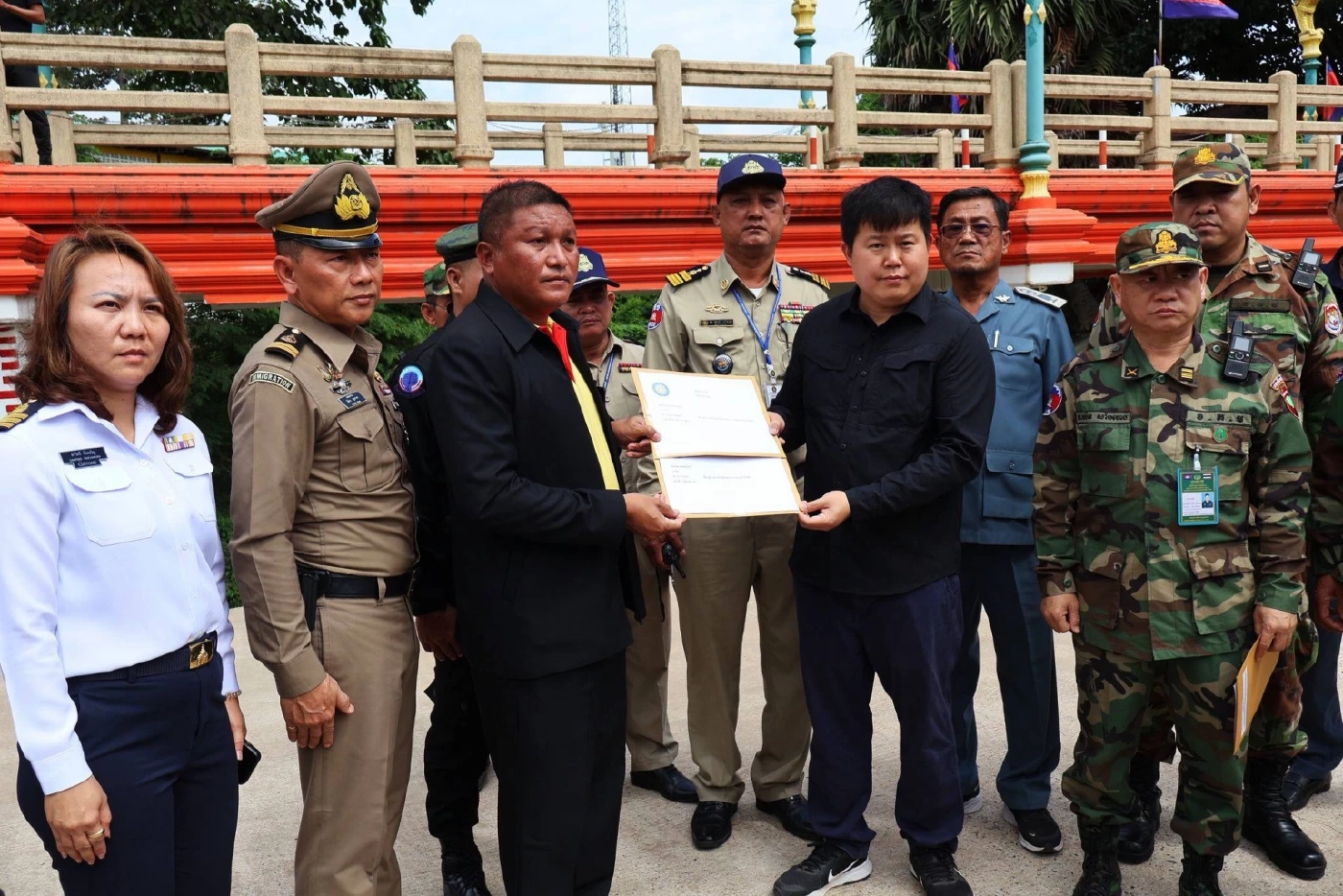 ประท้วง "กัมพูชา" บินโดรนล้ำ "แดนไทย" ผู้ว่าฯจันทบุรี ส่งตัวแทนยื่นหนังสือถึง ผู้ว่าฯพระตะบอง