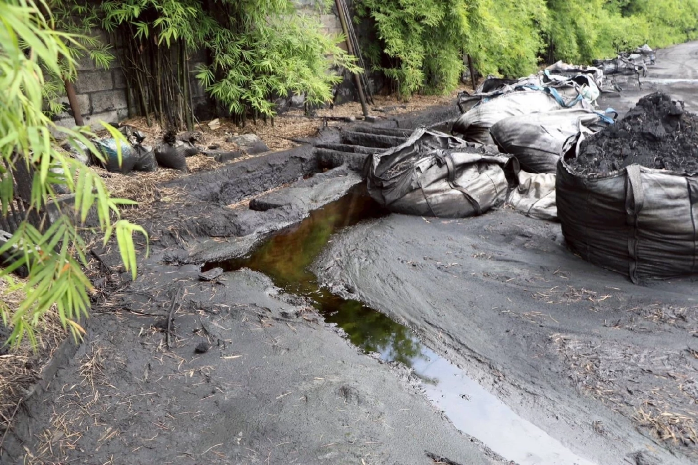 “เอกนัฏ” ส่งทีมฟันโรงกลั่นน้ำมันเถื่อน ปล่อยมลพิษไม่สนใจโลก