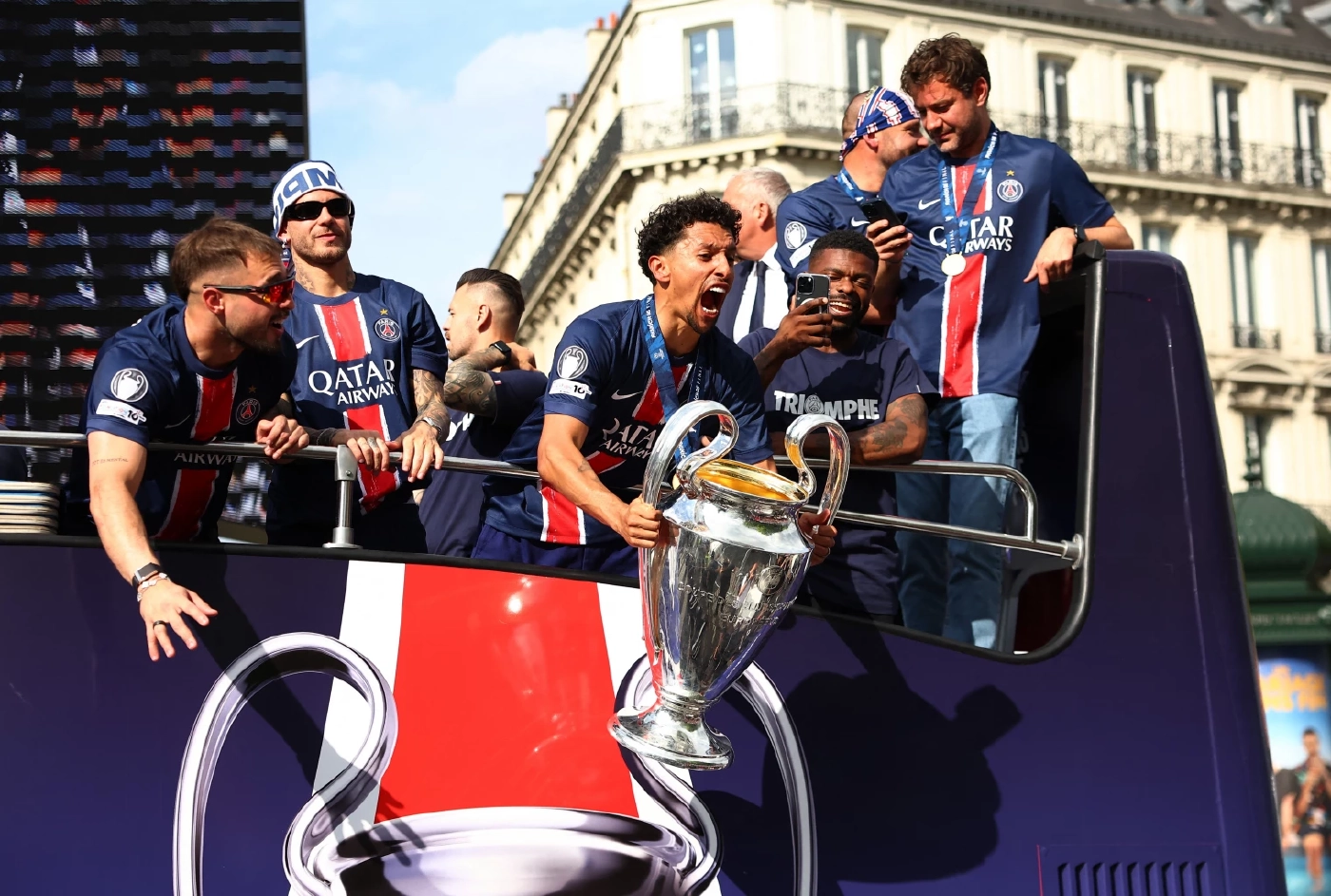 "เปแอสเช" ฉลองแชมป์ UCL สุดยิ่งใหญ่ แฟนแห่ต้อนรับแน่นปารีส