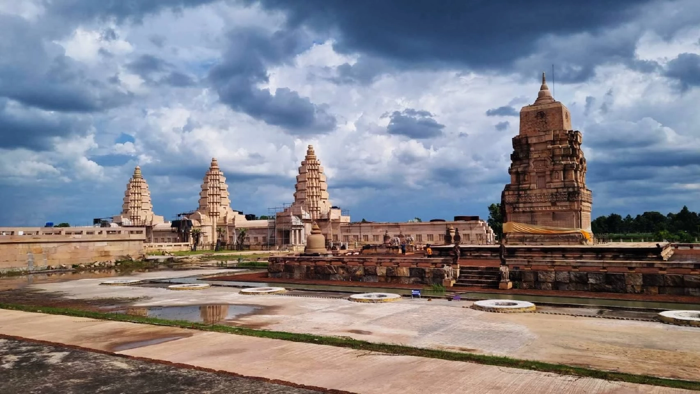 ไวยาวัจกร "วัดภูม่านฟ้า" โต้ ไม่ได้สร้างเลียนแบบ "นครวัด" รมว.วัฒนธรรมฯ กัมพูชา เคยตรวจสอบแล้วชี้ "ไม่ได้เลียนแบบ"