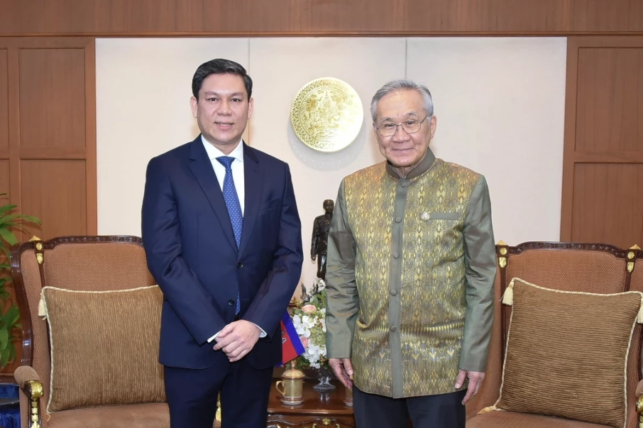 ฮุน ซาเรือน(ซ้าย) - ดอน ปรมัตถ์วินัย(ขวา)