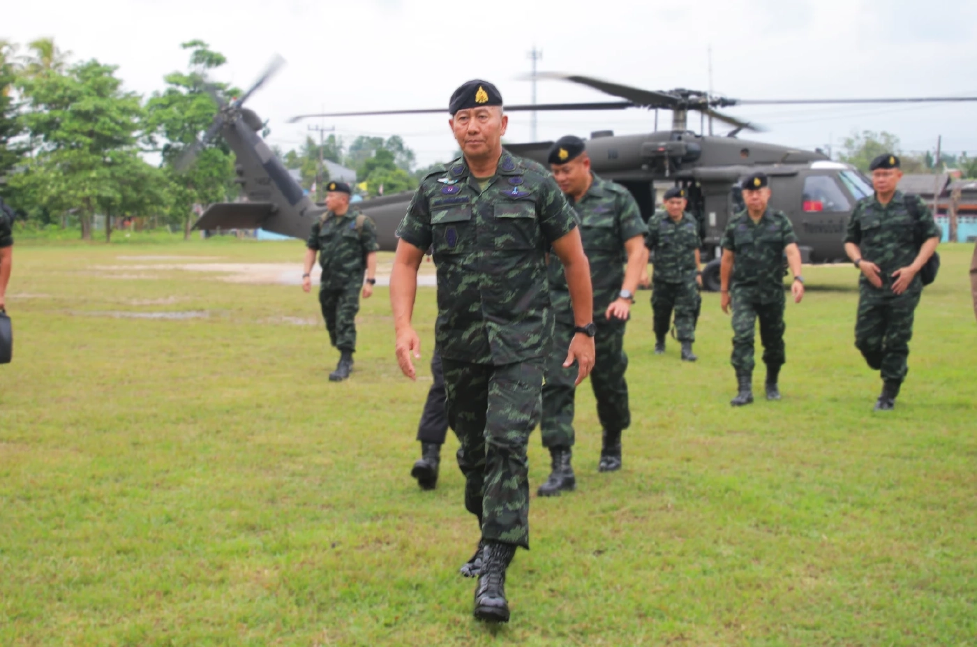 ด่วน! สยบข่าวรัฐประหาร! ผบ.ทบ. แสดงจุดยืน เวลานี้ “คนไทยต้องสามัคคี”