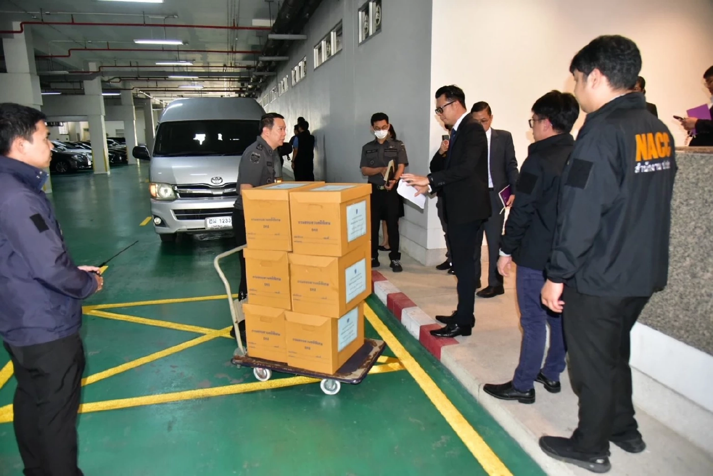 "ดีเอสไอ" ส่งสำนวน 31,224 แผ่น คดี "ฮั้วสร้างตึก สตง." ให้ ป.ป.ช. พบเจ้าหน้าที่รัฐพัวพันทุจริต