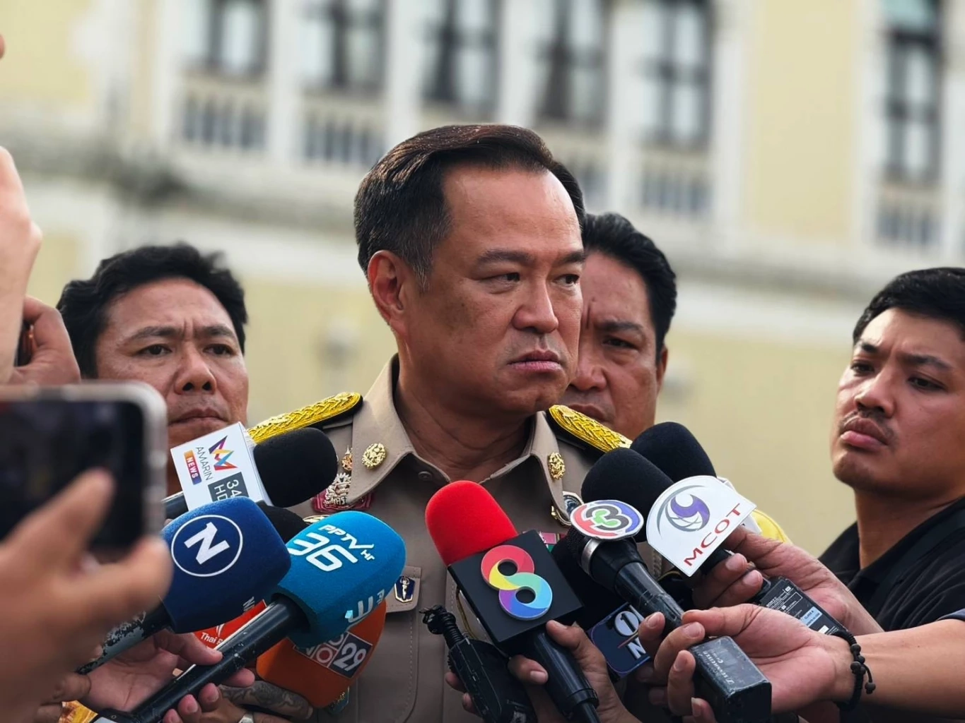 “อนุทิน” เผย คุย "นายกฯ" 1 ชม. ครึ่ง แค่เรื่องงาน ไม่มีเรื่องปรับ ครม.  มั่นใจยังคุม "มหาดไทย"