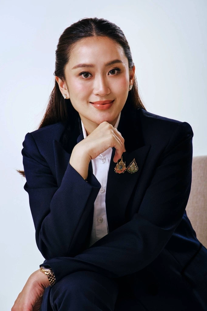 "นายกฯ" แสดงความยินดี "โอปอล-สุชาตา มิสเวิลด์ 2025" และ "วิว-กุลวุฒิ"