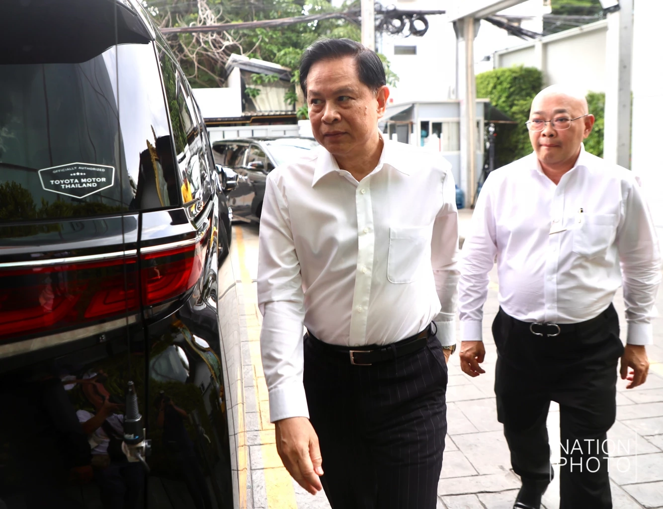 นายพีระพันธุ์ สาลีรัฐวิภาค รองนายกรัฐมนตรี และ รมว.พลังงาน หัวหน้าพรรครวมไทย 