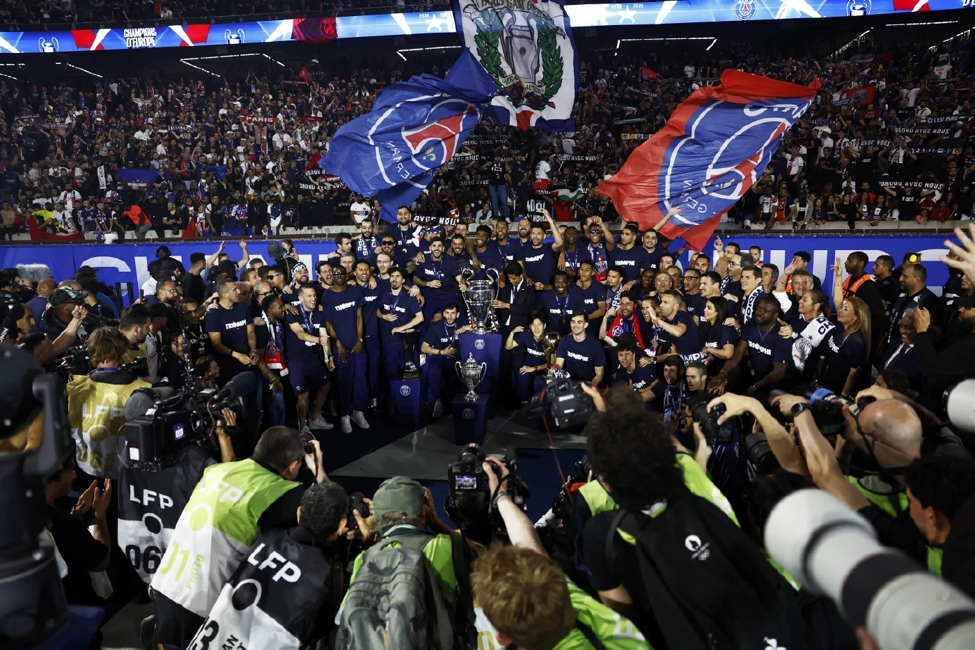 "เปแอสเช" ฉลองแชมป์ UCL สุดยิ่งใหญ่ แฟนแห่ต้อนรับแน่นปารีส