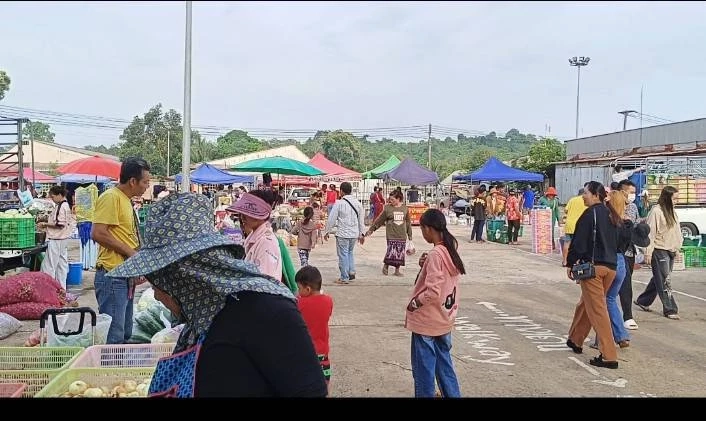 ตลาดนัดช่องสะงำ เงียบเหงา ชาวกัมพูชา ข้ามแดนมาซื้อสินค้าน้อยลง