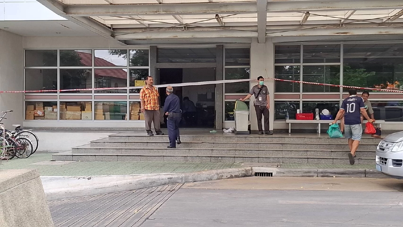ไฟไหม้หอพัก รพ.ศิริราช มีคนติดในลิฟท์ ช่วยได้แล้ว เผยจุดต้นเพลิง