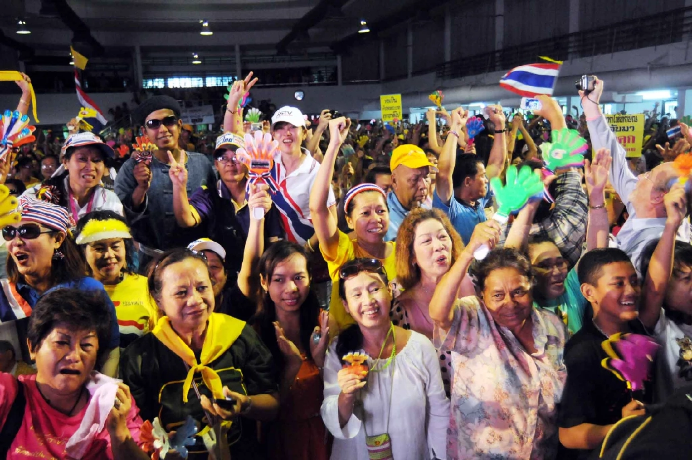 ย้อนสีสันการชุมนุม ไอเทม ที่กลายเป็นสัญลักษณ์ ทำให้ทุกคนจดจำ