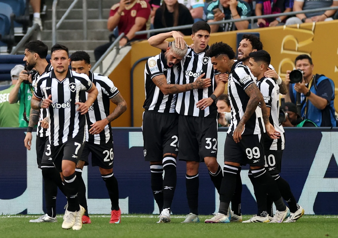 พัลไมรัส และ ปอร์โต้ เสมอกัน 0-0 ขณะที่ โบตาโฟโก เฉือนชนะ ซีแอตเติล ซาวน์เดอร์ส 2-1 ศึก ฟีฟ่า คลับ เวิลด์ คัพ 2025