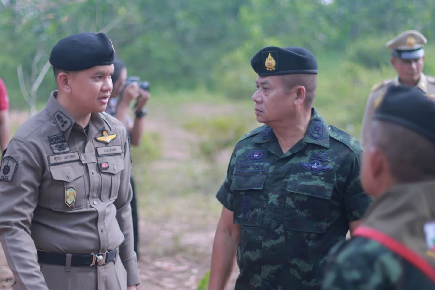 "มทภ.4" ลงพื้นที่ตรวจสอบ "โดรน" ต้องสงสัยฝังดิน คาดเตรียม "ก่อเหตุ-ขนสิ่งผิดกฎหมาย"