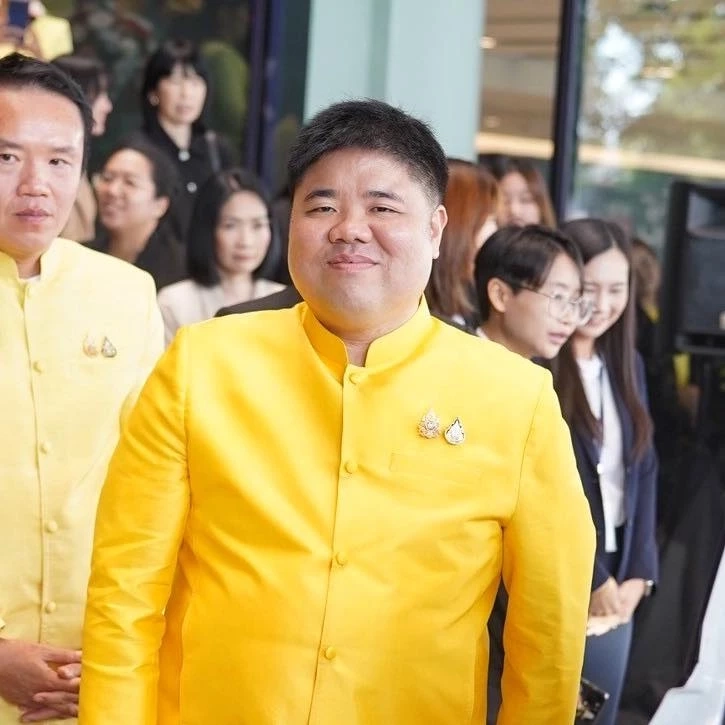 พงศ์กวิน จึงรุ่งเรืองกิจ