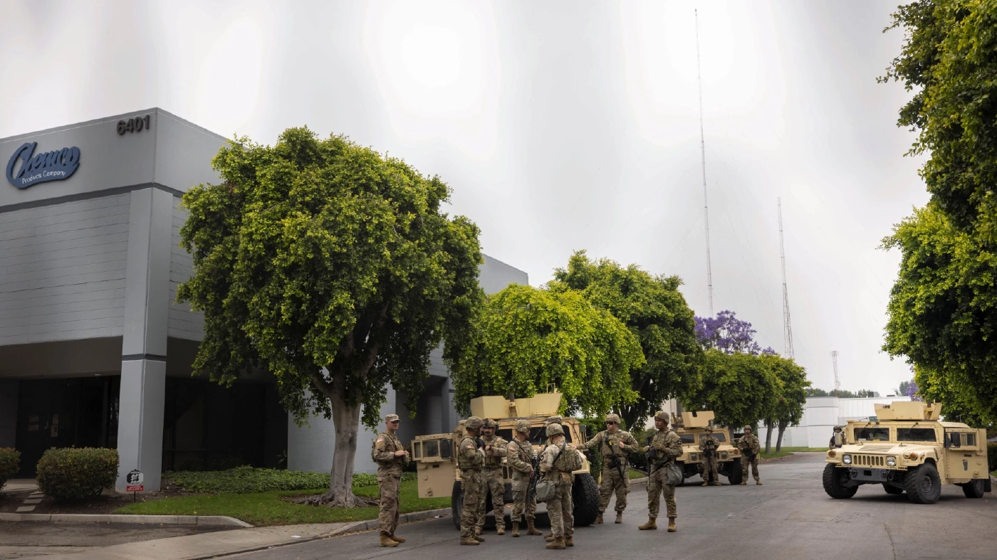 "ทรัมป์" ไฟเขียว "ทหาร-นาวิก"  เตรียมใช้โดรนทหารตรวจการ จับผู้ประท้วงใน LA