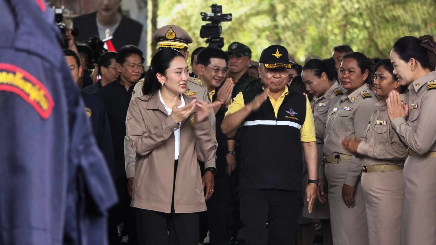 "นายกฯ" เหมา "ข้าวเหนียว-ไก่ย่าง" มอบให้ "ทหาร-ตำรวจ-ฝ่ายปกครอง" สระแก้ว