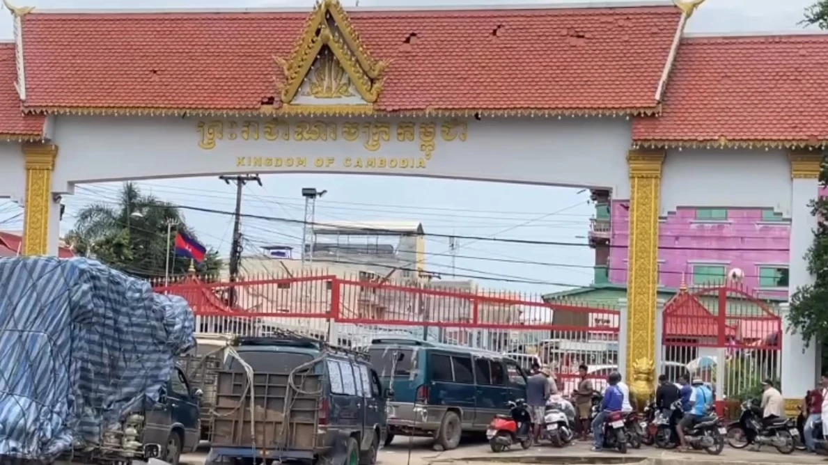 ด่านชายแดน จันทบุรี วุ่น \"กัมพูชา\" ปิดด่านกะทันหัน รถตกค้างเพียบ
