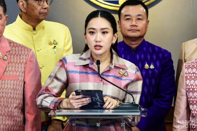 "พรรคส้ม" ฮึ่ม! "ภท." แย่งซีนชิงบทเตรียมยื่นญัตติซักฟอก "แพทองธาร"