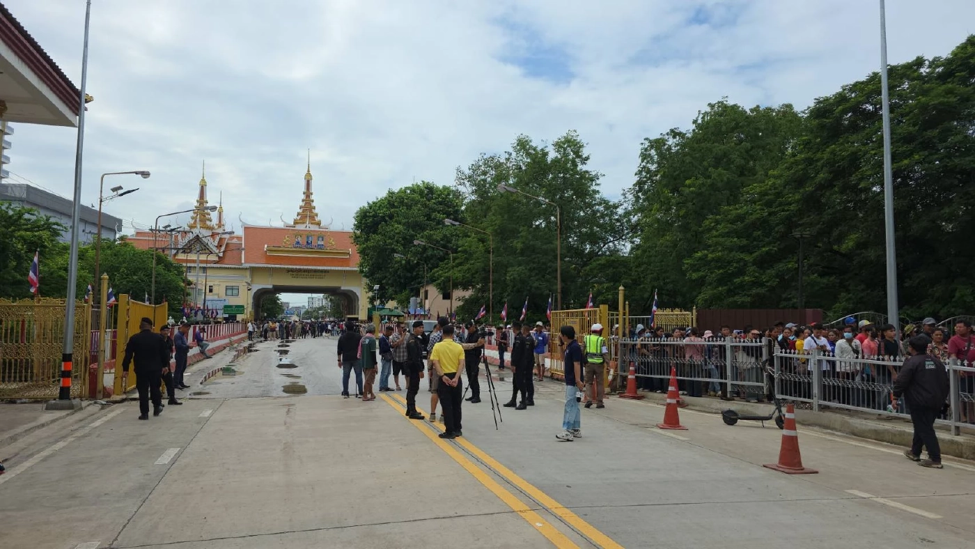 กองกำลังบูรพา ออกคำสั่งห้าม จยย. รถเข็น ผู้ค้า ผ่านด่านคลองลึก