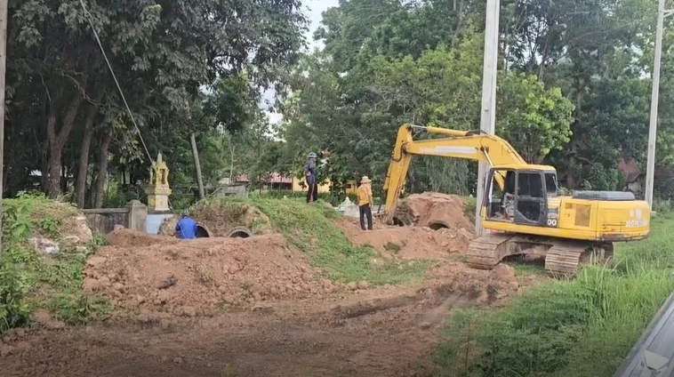 เสียงยิงปืนขึ้นฟ้า ใกล้ช่องบก สงสัยทหารกัมพูชา สั่ง ชรบ.คุมเข้ม