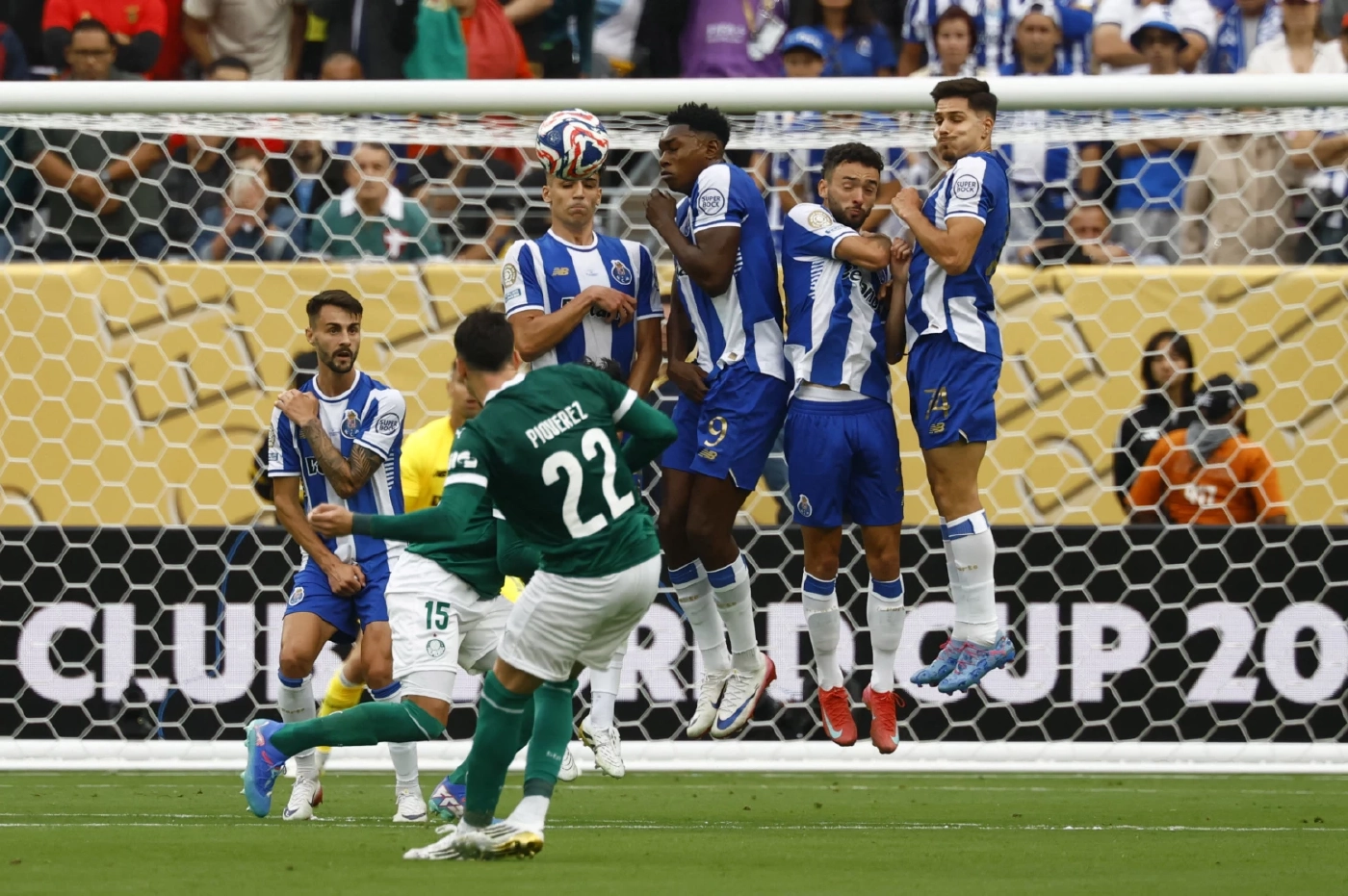 พัลไมรัส และ ปอร์โต้ เสมอกัน 0-0 ขณะที่ โบตาโฟโก เฉือนชนะ ซีแอตเติล ซาวน์เดอร์ส 2-1 ศึก ฟีฟ่า คลับ เวิลด์ คัพ 2025