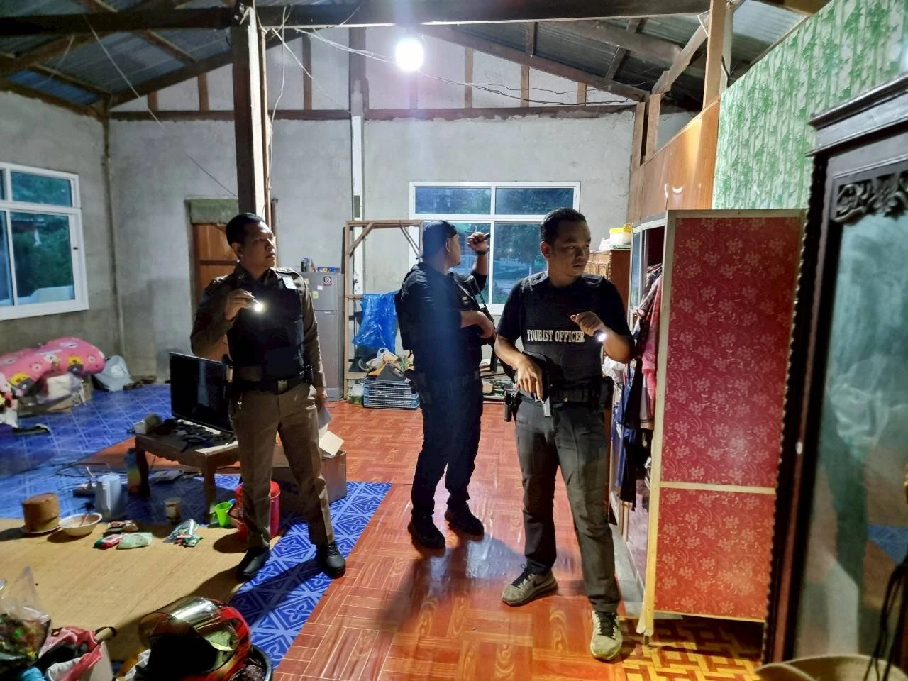 รวบเครือข่ายค้ายาให้ต่างชาติกลืนลงท้องกว่า 1 พันเม็ด