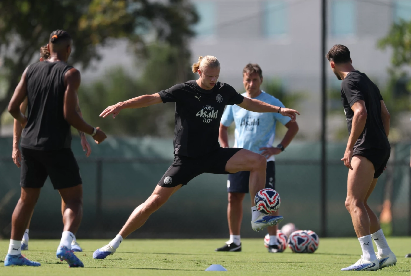 เออร์ลิง ฮาลันด์ ซ้อมกับเพื่อนร่วมทีมแมนฯ ซิตี้ ก่อนเปิดสนามพบวีดัด ศึก ฟีฟ่า คลับ เวิลด์ คัพ 2025