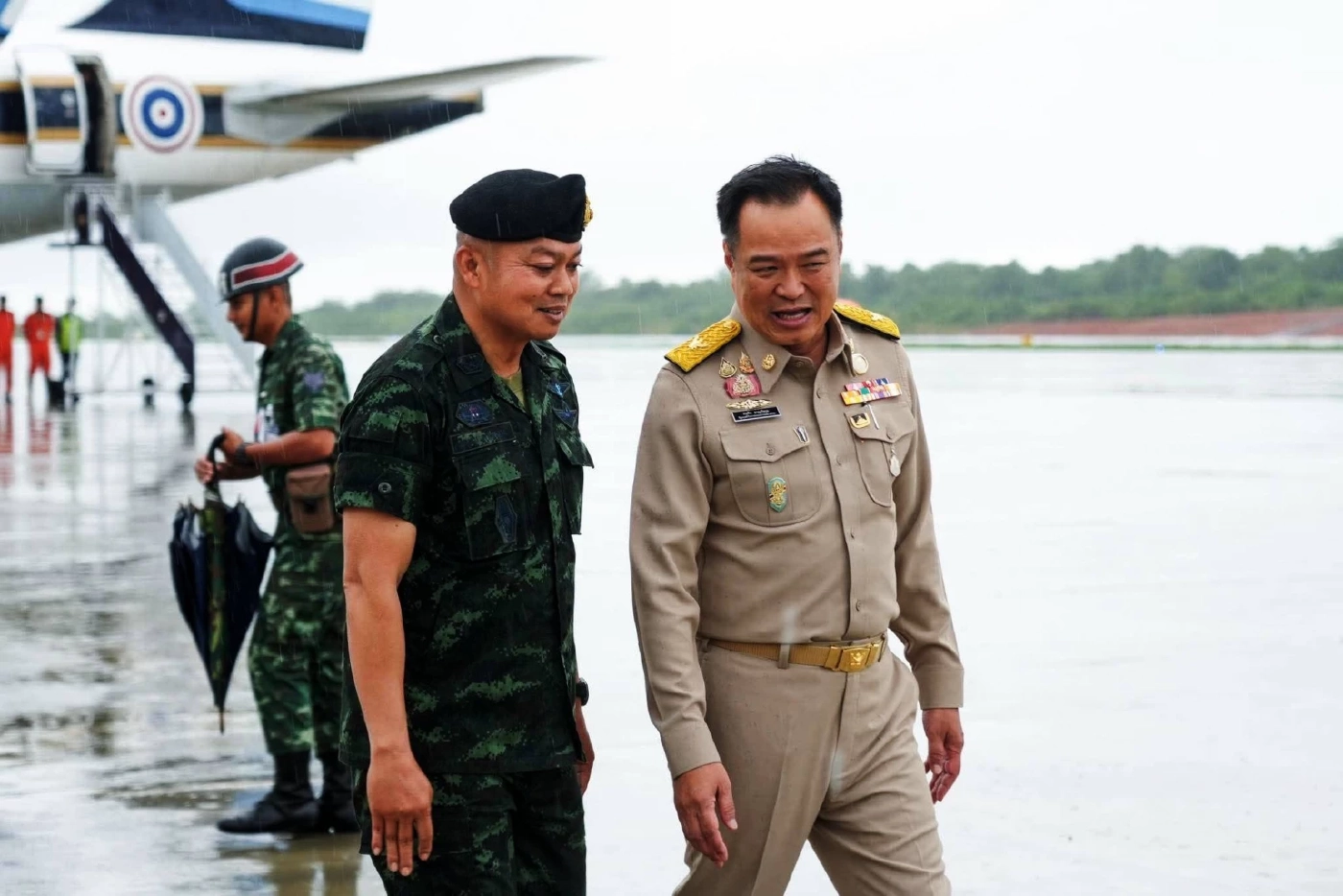 มีนัยยะ! “อนุทิน” โพสต์ภาพถ่ายคู่ "แม่ทัพภาคที่ 2" พร้อมติดแฮชแท็ก "ทหารของพระราชา"